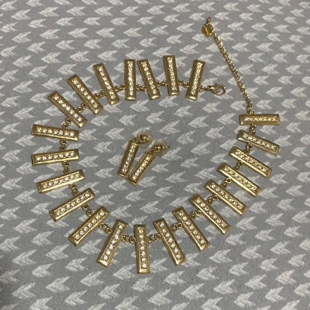 Gold tone set